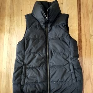 Old Navy XS Petite black puffer vest